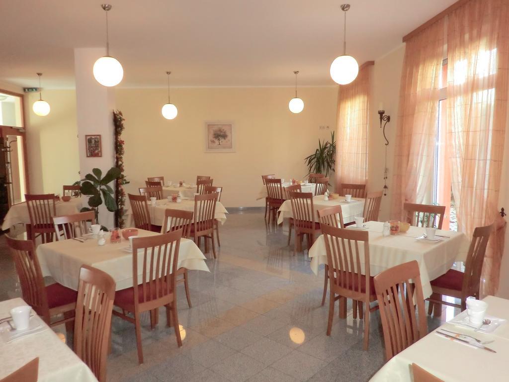 Pension Zum Romer Енс Екстер'єр фото